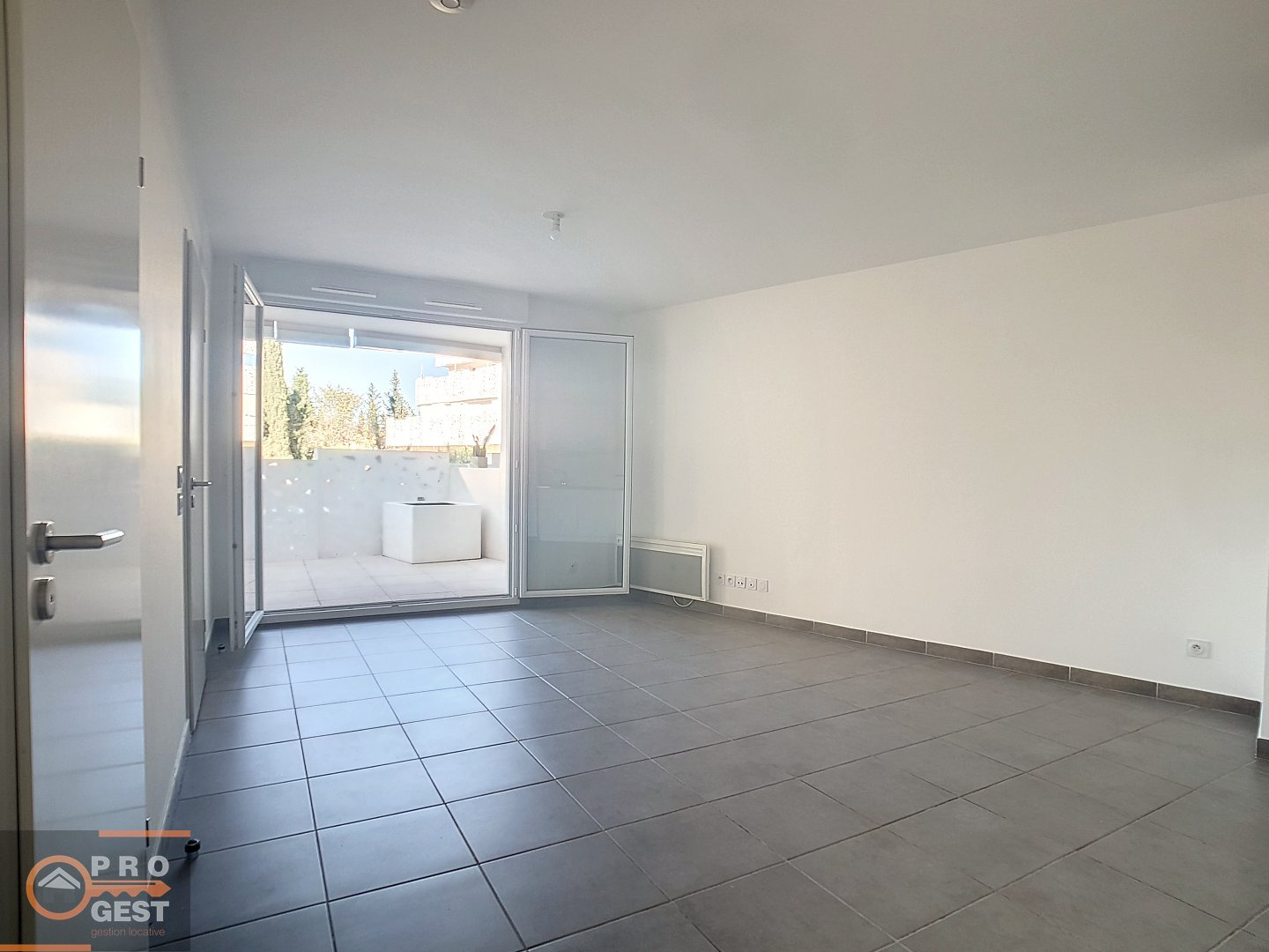 5e35764f5cd020e73666bccb33525092